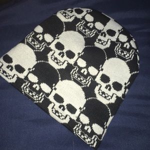 Black n white skull beanie